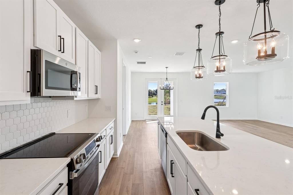 На продажу: $519,990 (4 спален, 2 ванн, 1906 Квадратных фут)