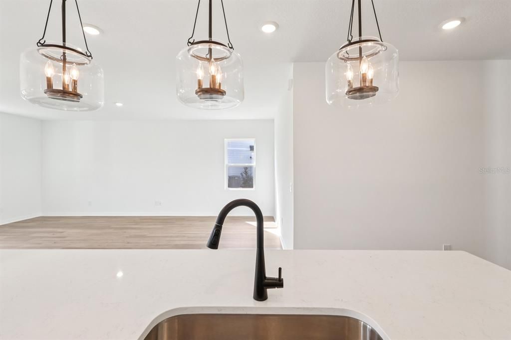 На продажу: $519,990 (4 спален, 2 ванн, 1906 Квадратных фут)