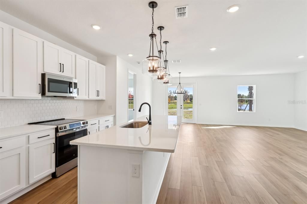 На продажу: $519,990 (4 спален, 2 ванн, 1906 Квадратных фут)