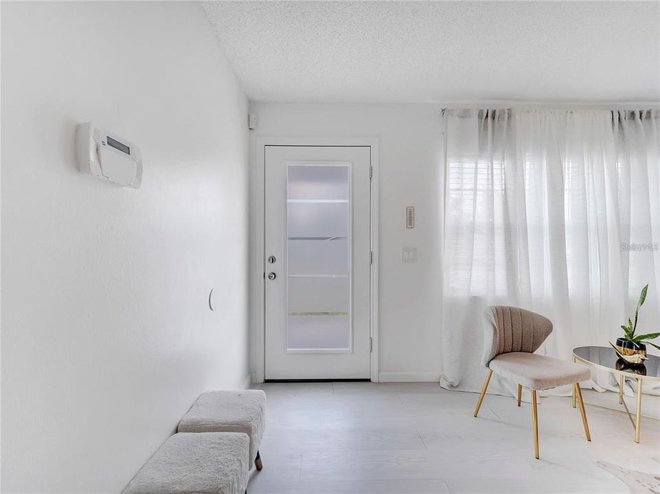 En Renta: $1,800 (3 camas, 2 baños, 1300 Pies cuadrados)