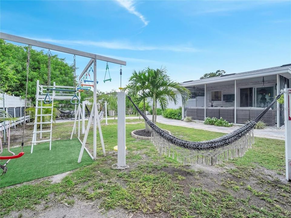 En Renta: $1,800 (3 camas, 2 baños, 1300 Pies cuadrados)