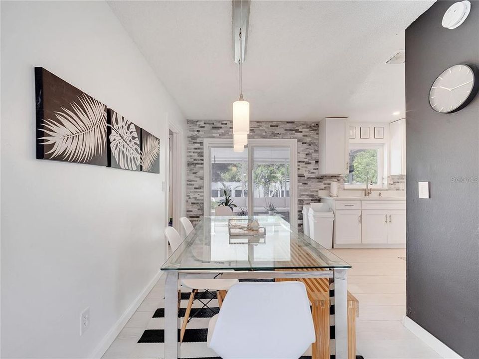 En Renta: $1,800 (3 camas, 2 baños, 1300 Pies cuadrados)