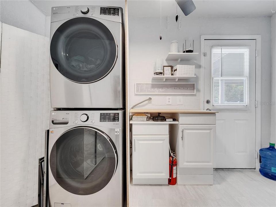 En Renta: $1,800 (3 camas, 2 baños, 1300 Pies cuadrados)