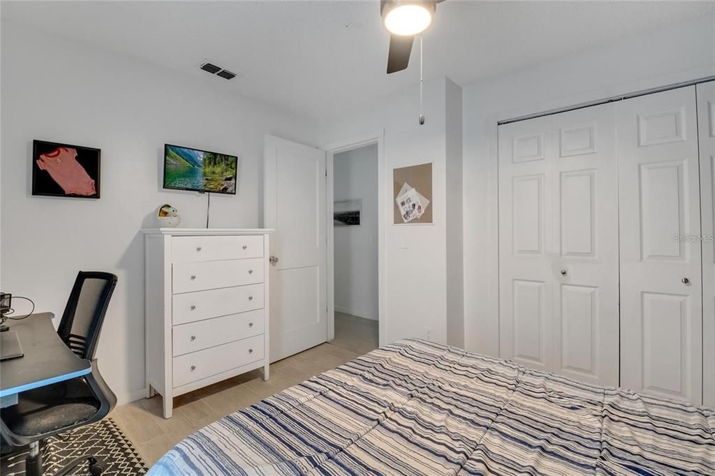 En Renta: $1,800 (3 camas, 2 baños, 1300 Pies cuadrados)