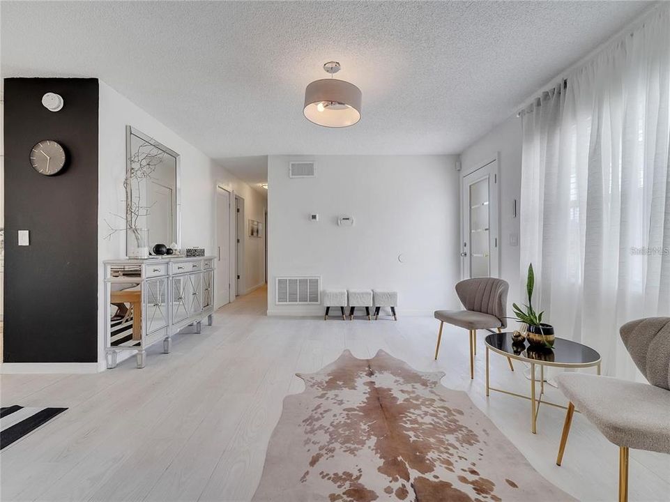 En Renta: $1,800 (3 camas, 2 baños, 1300 Pies cuadrados)