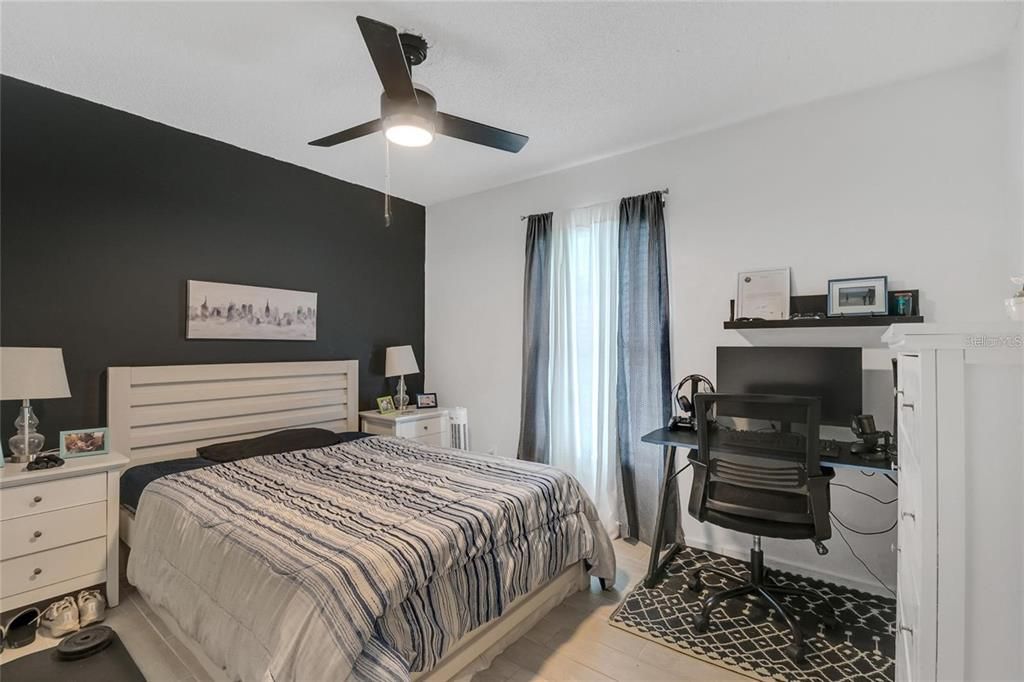 En Renta: $1,800 (3 camas, 2 baños, 1300 Pies cuadrados)