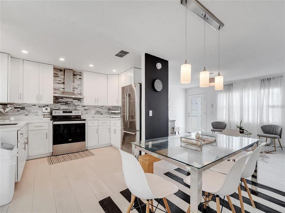 En Renta: $1,800 (3 camas, 2 baños, 1300 Pies cuadrados)