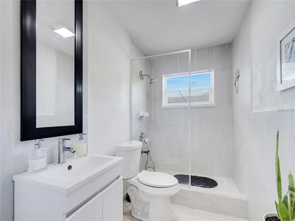 En Renta: $1,800 (3 camas, 2 baños, 1300 Pies cuadrados)