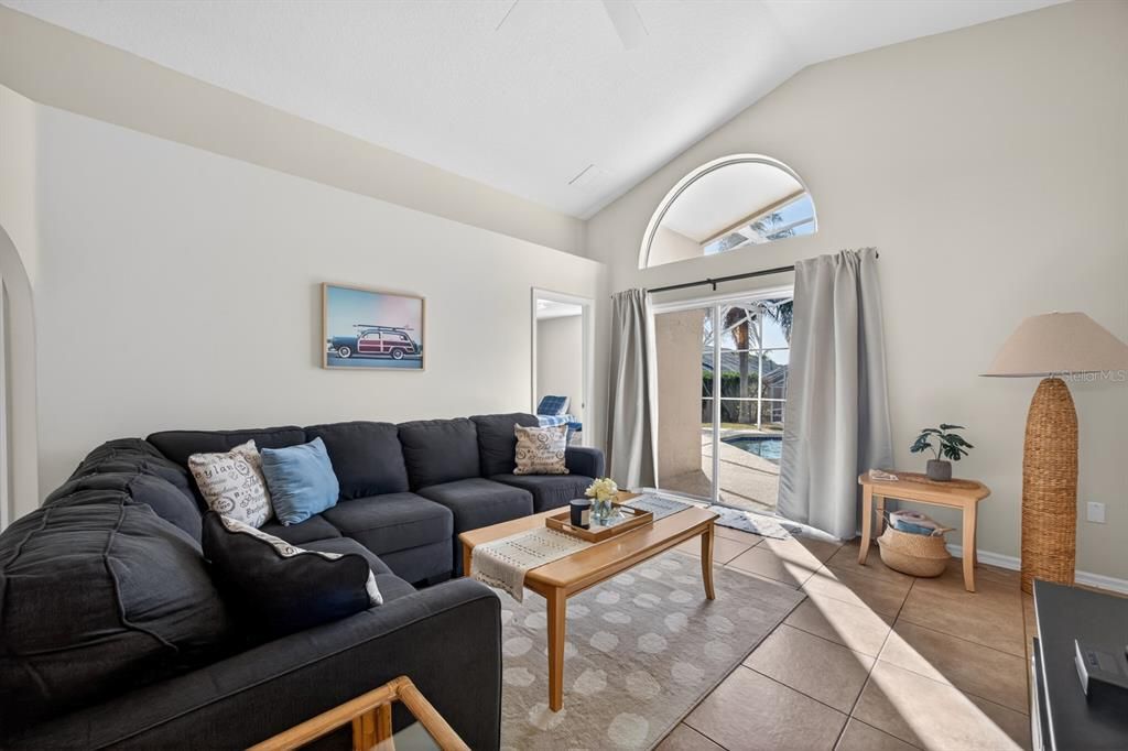 For Rent: $2,200 (4 beds, 2 baths, 1412 Square Feet)