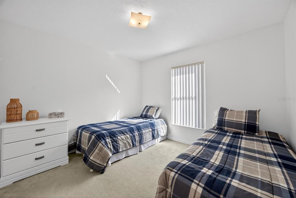 For Rent: $2,200 (4 beds, 2 baths, 1412 Square Feet)