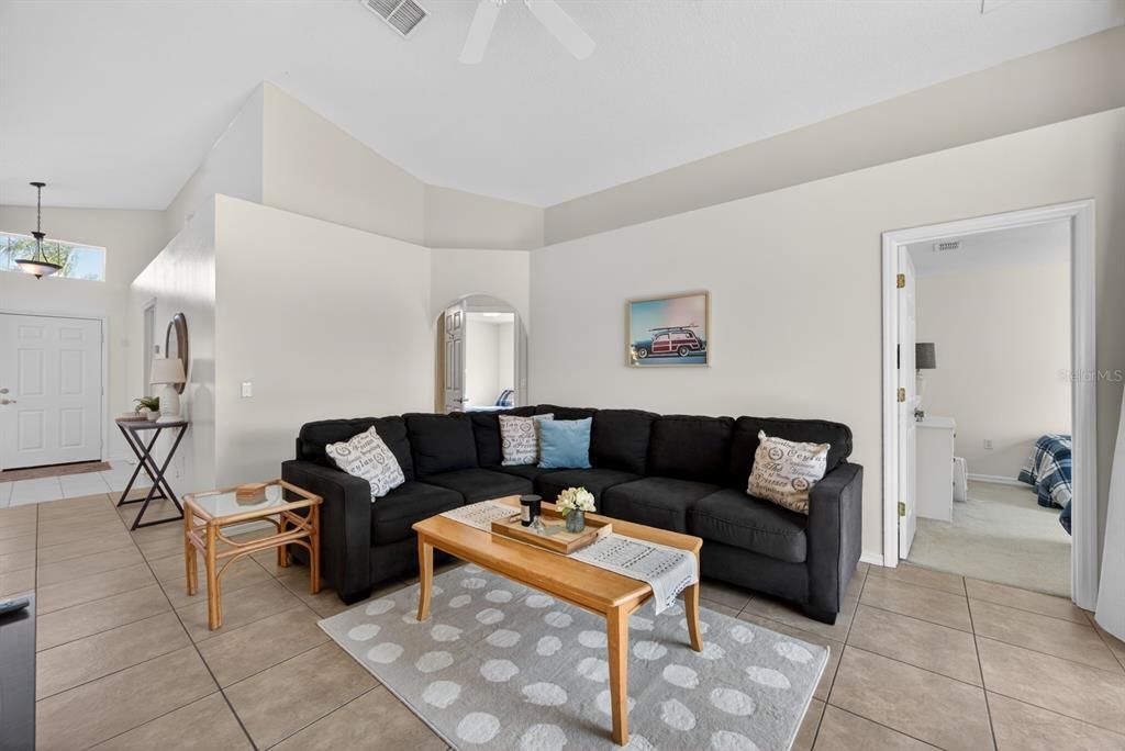 For Rent: $2,200 (4 beds, 2 baths, 1412 Square Feet)