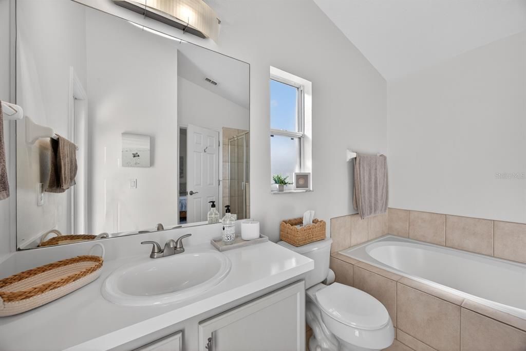 For Rent: $2,200 (4 beds, 2 baths, 1412 Square Feet)