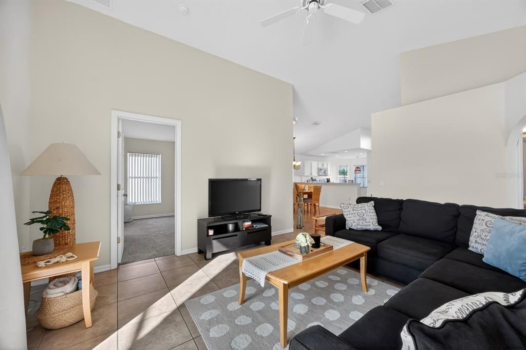 For Rent: $2,200 (4 beds, 2 baths, 1412 Square Feet)