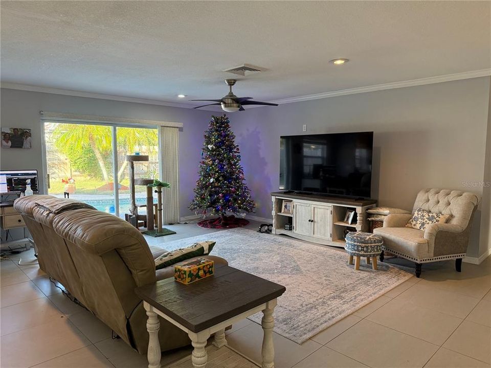 For Sale: $455,000 (3 beds, 2 baths, 1460 Square Feet)