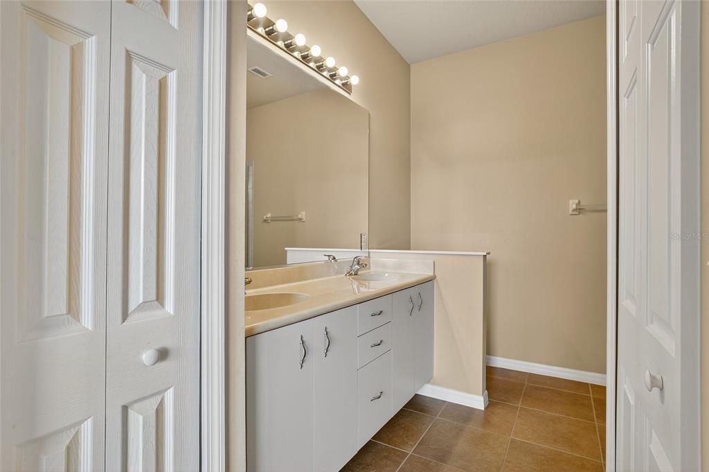 В аренду: $2,300 (2 спален, 3 ванн, 1604 Квадратных фут)