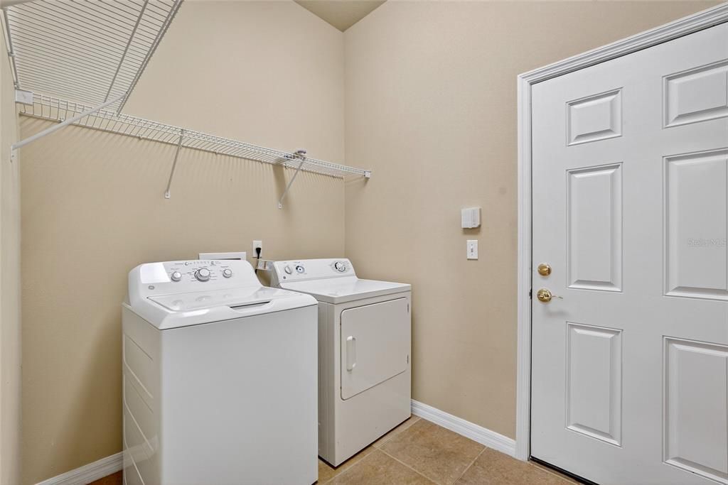 В аренду: $2,300 (2 спален, 3 ванн, 1604 Квадратных фут)