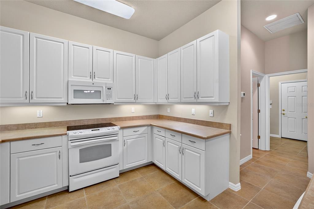 В аренду: $2,300 (2 спален, 3 ванн, 1604 Квадратных фут)