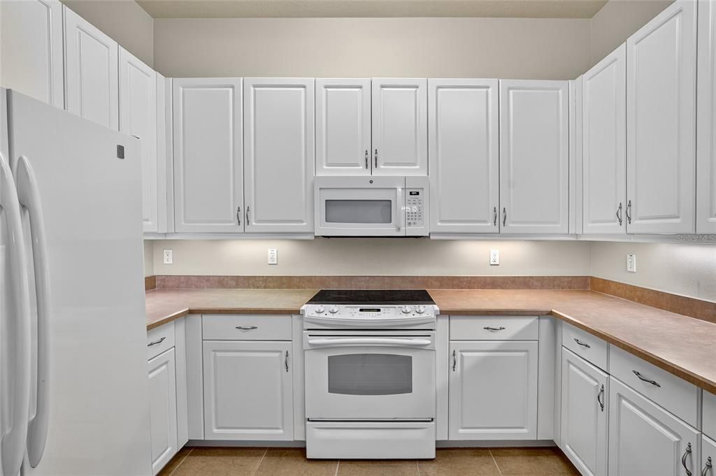 В аренду: $2,300 (2 спален, 3 ванн, 1604 Квадратных фут)