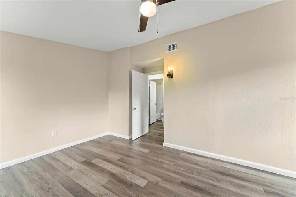 For Sale: $299,999 (3 beds, 3 baths, 1220 Square Feet)