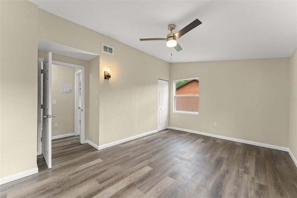 For Sale: $299,999 (3 beds, 3 baths, 1220 Square Feet)