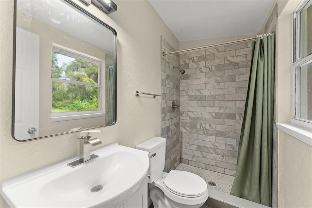 For Sale: $299,999 (3 beds, 3 baths, 1220 Square Feet)