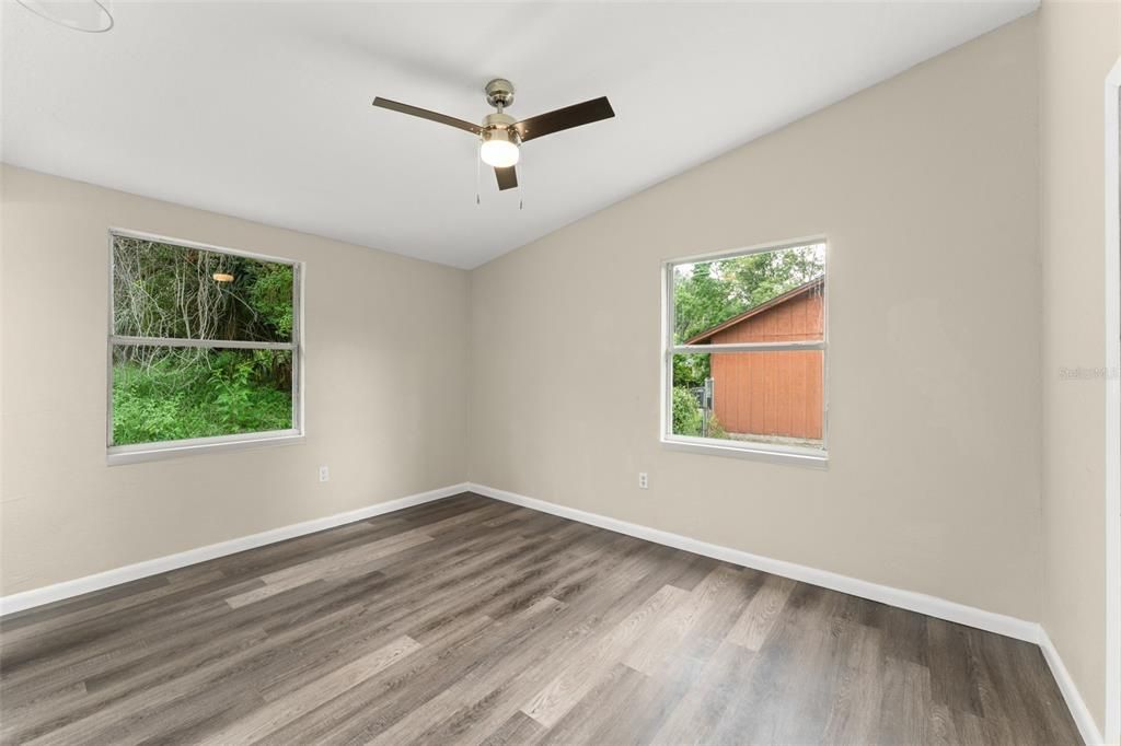 For Sale: $299,999 (3 beds, 3 baths, 1220 Square Feet)