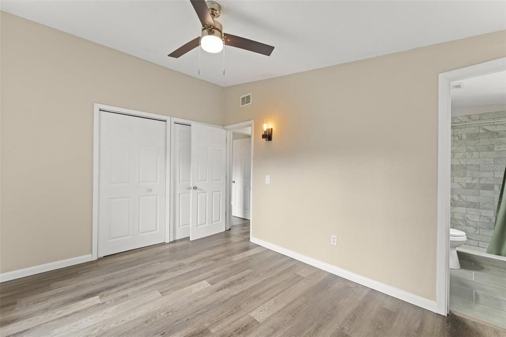 For Sale: $299,999 (3 beds, 3 baths, 1220 Square Feet)