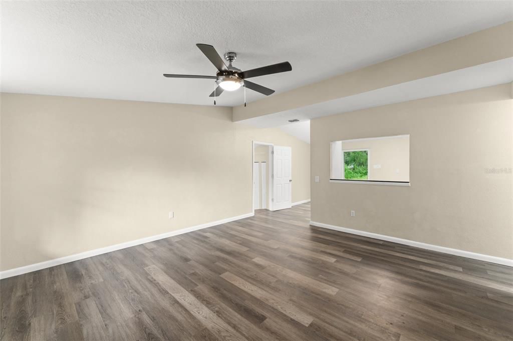 For Sale: $299,999 (3 beds, 3 baths, 1220 Square Feet)