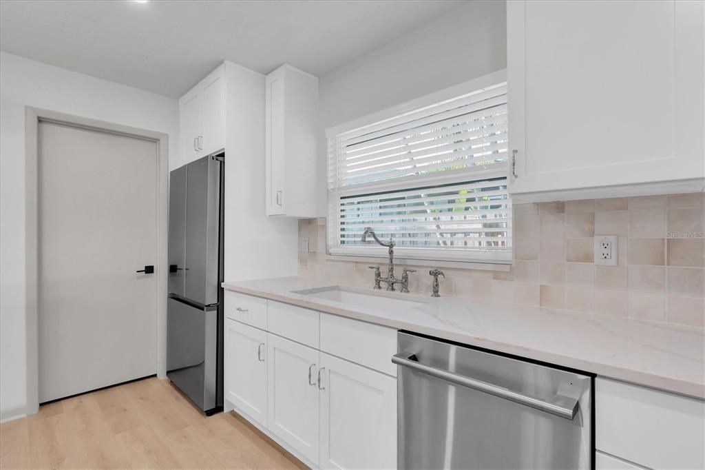 На продажу: $425,000 (3 спален, 1 ванн, 1172 Квадратных фут)