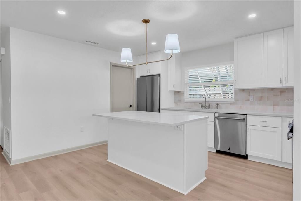 На продажу: $425,000 (3 спален, 1 ванн, 1172 Квадратных фут)