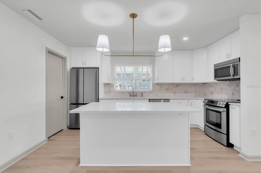 На продажу: $425,000 (3 спален, 1 ванн, 1172 Квадратных фут)