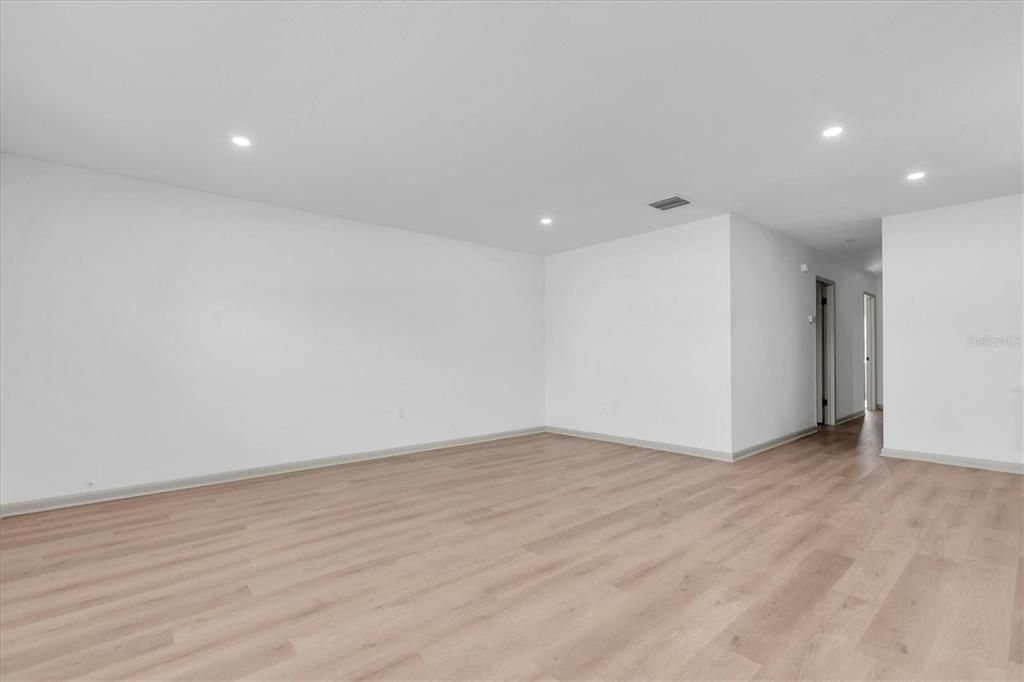 На продажу: $425,000 (3 спален, 1 ванн, 1172 Квадратных фут)