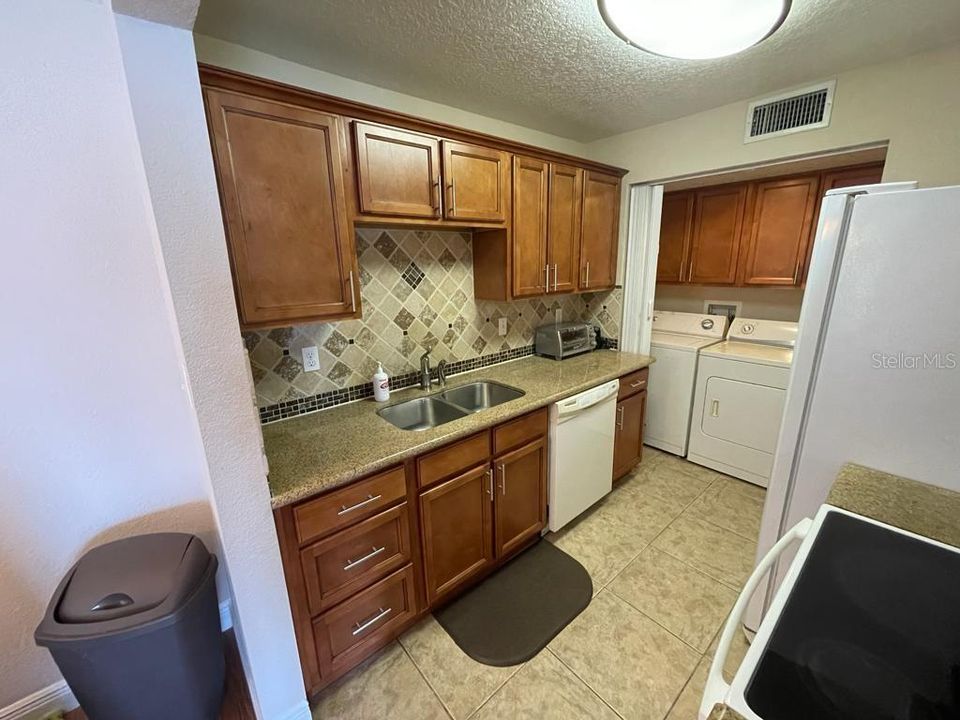 For Rent: $1,700 (2 beds, 2 baths, 1002 Square Feet)