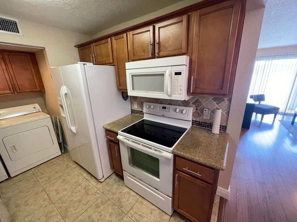 For Rent: $1,700 (2 beds, 2 baths, 1002 Square Feet)