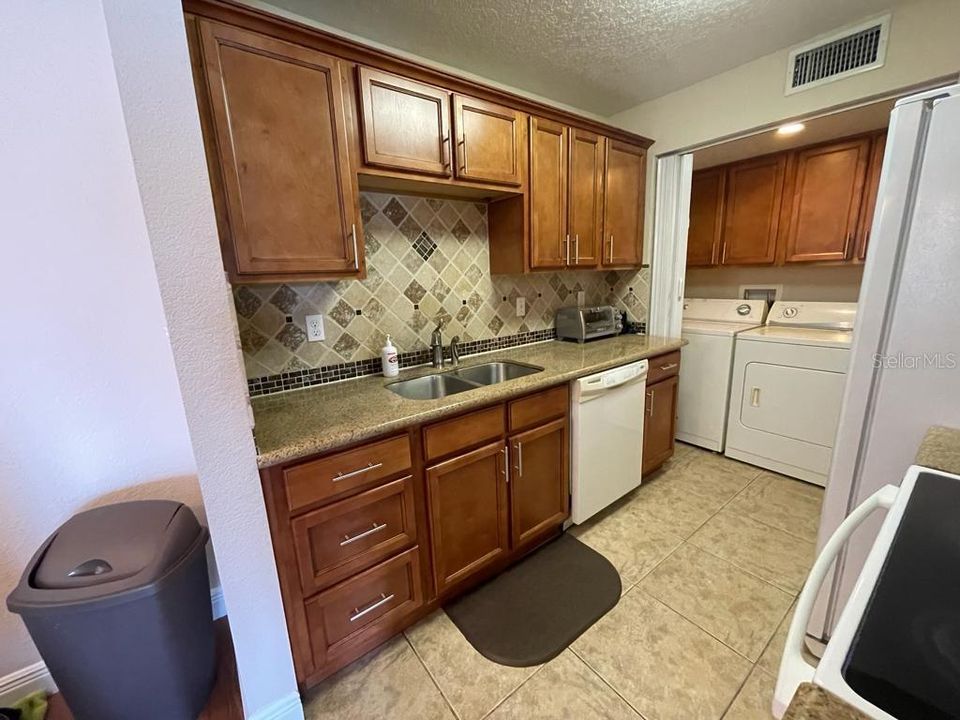 For Rent: $1,700 (2 beds, 2 baths, 1002 Square Feet)
