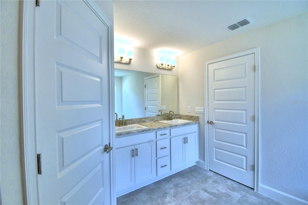 待售: $351,863 (4 贝兹, 2 浴室, 1755 平方英尺)