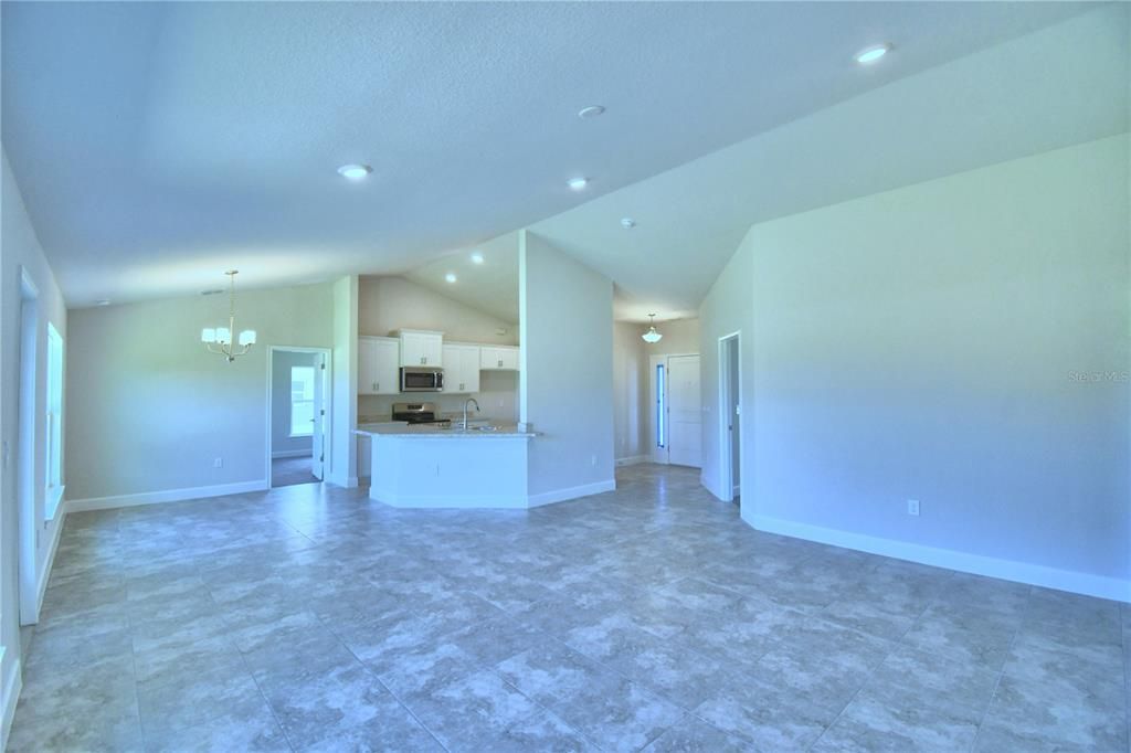 待售: $351,863 (4 贝兹, 2 浴室, 1755 平方英尺)