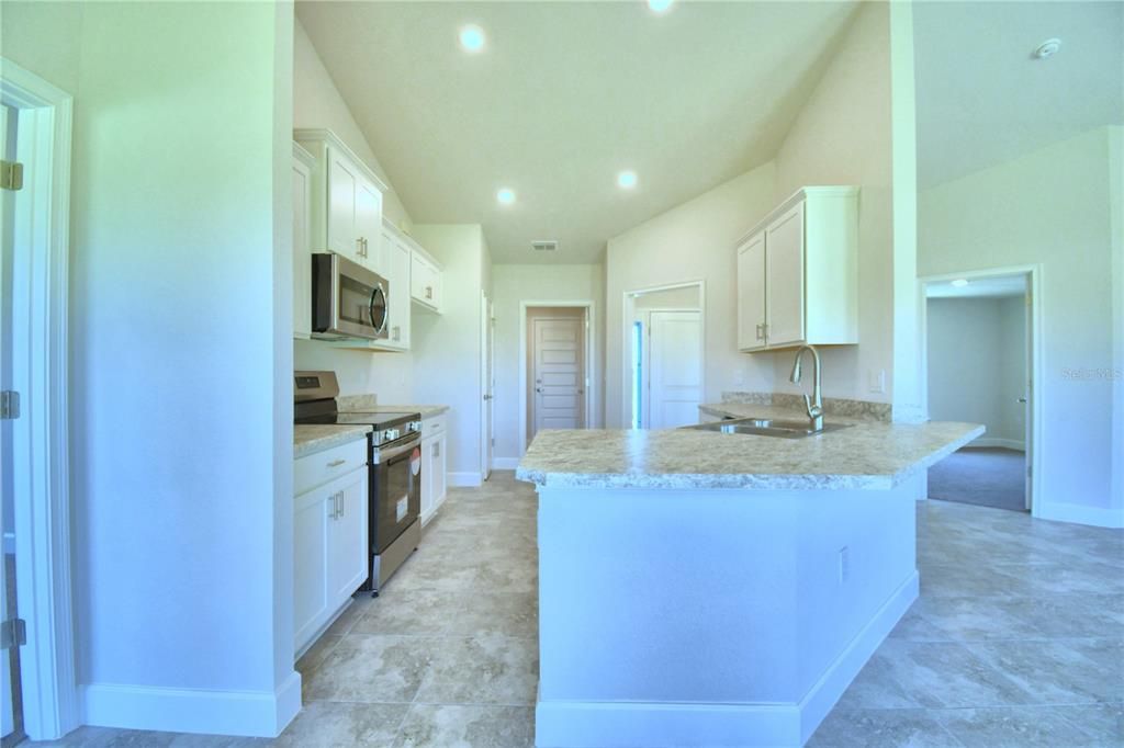 待售: $351,863 (4 贝兹, 2 浴室, 1755 平方英尺)