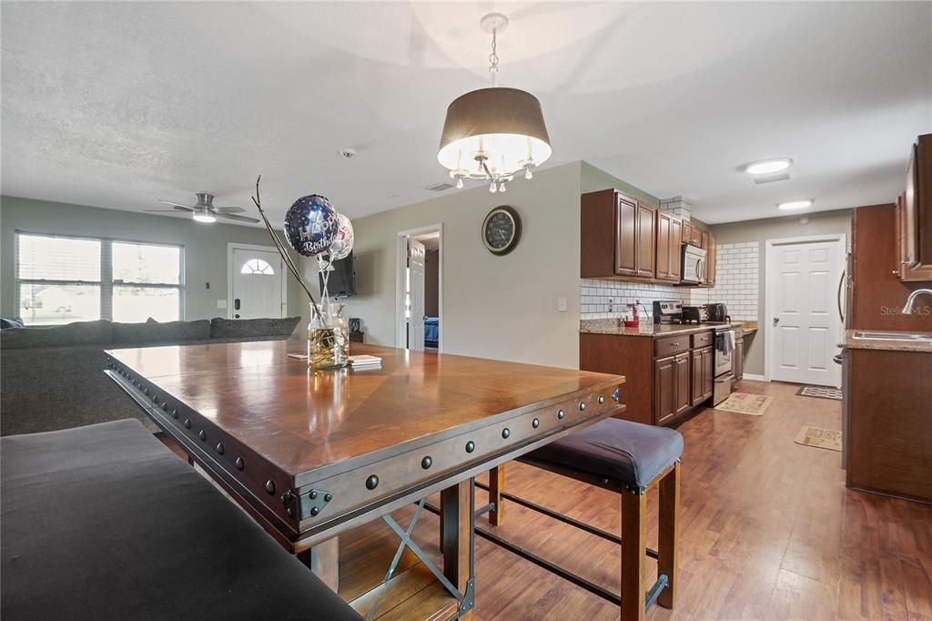 En Venta: $359,900 (3 camas, 2 baños, 1260 Pies cuadrados)