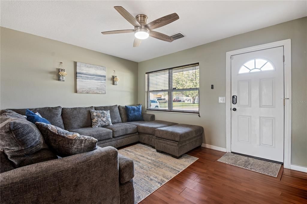 En Venta: $359,900 (3 camas, 2 baños, 1260 Pies cuadrados)