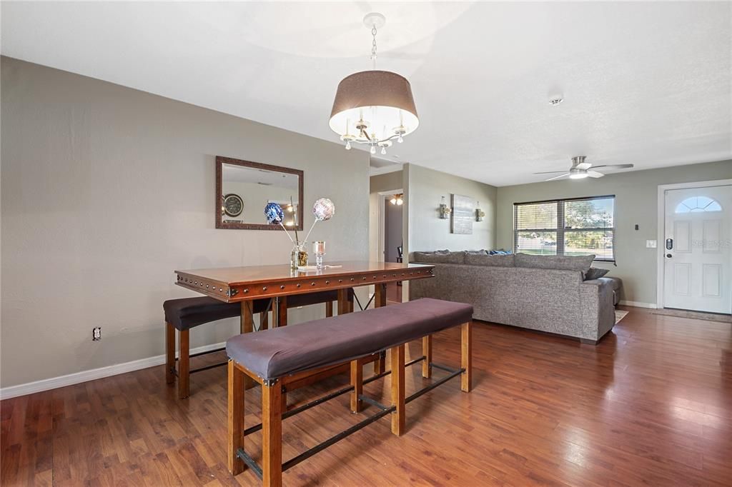 En Venta: $359,900 (3 camas, 2 baños, 1260 Pies cuadrados)