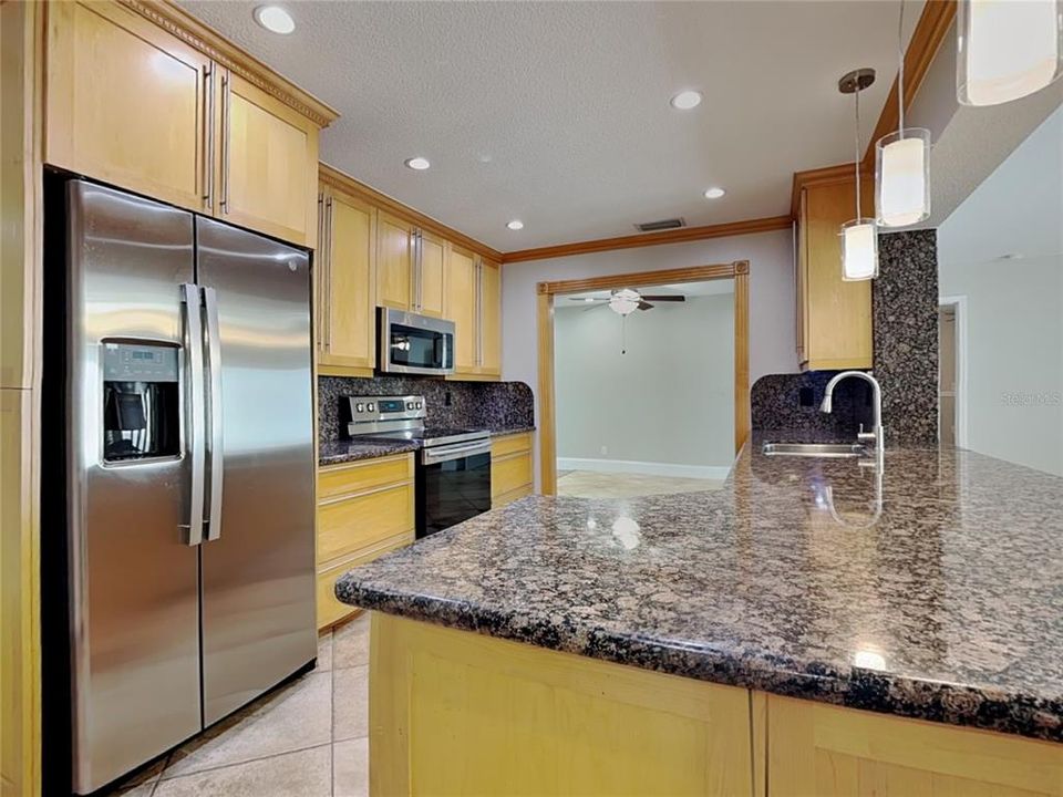 For Rent: $2,819 (3 beds, 2 baths, 1749 Square Feet)