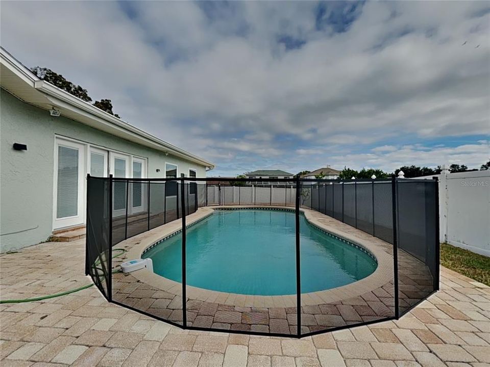 For Rent: $2,819 (3 beds, 2 baths, 1749 Square Feet)