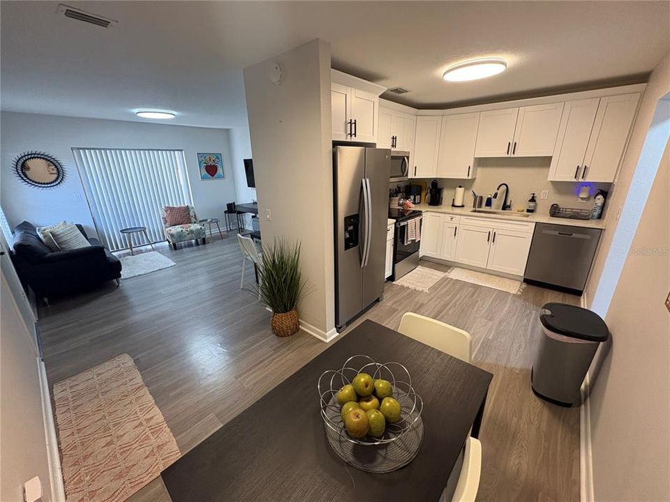 En Venta: $469,000 (4 camas, 2 baños, 1260 Pies cuadrados)