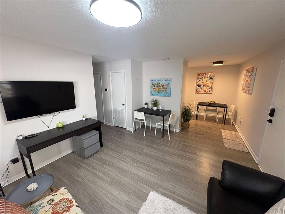 En Venta: $469,000 (4 camas, 2 baños, 1260 Pies cuadrados)