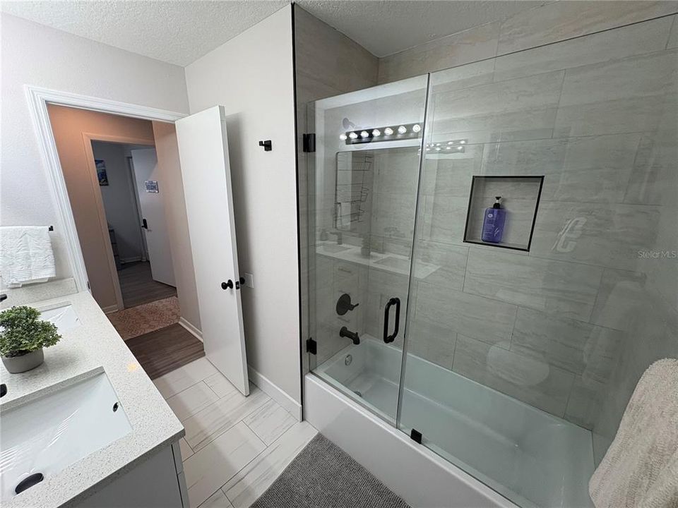 En Venta: $469,000 (4 camas, 2 baños, 1260 Pies cuadrados)