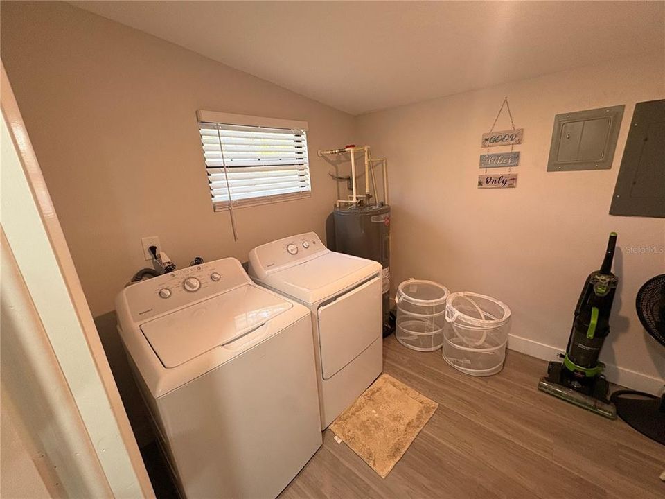 En Venta: $469,000 (4 camas, 2 baños, 1260 Pies cuadrados)