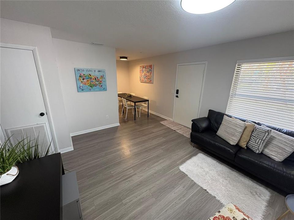 En Venta: $469,000 (4 camas, 2 baños, 1260 Pies cuadrados)