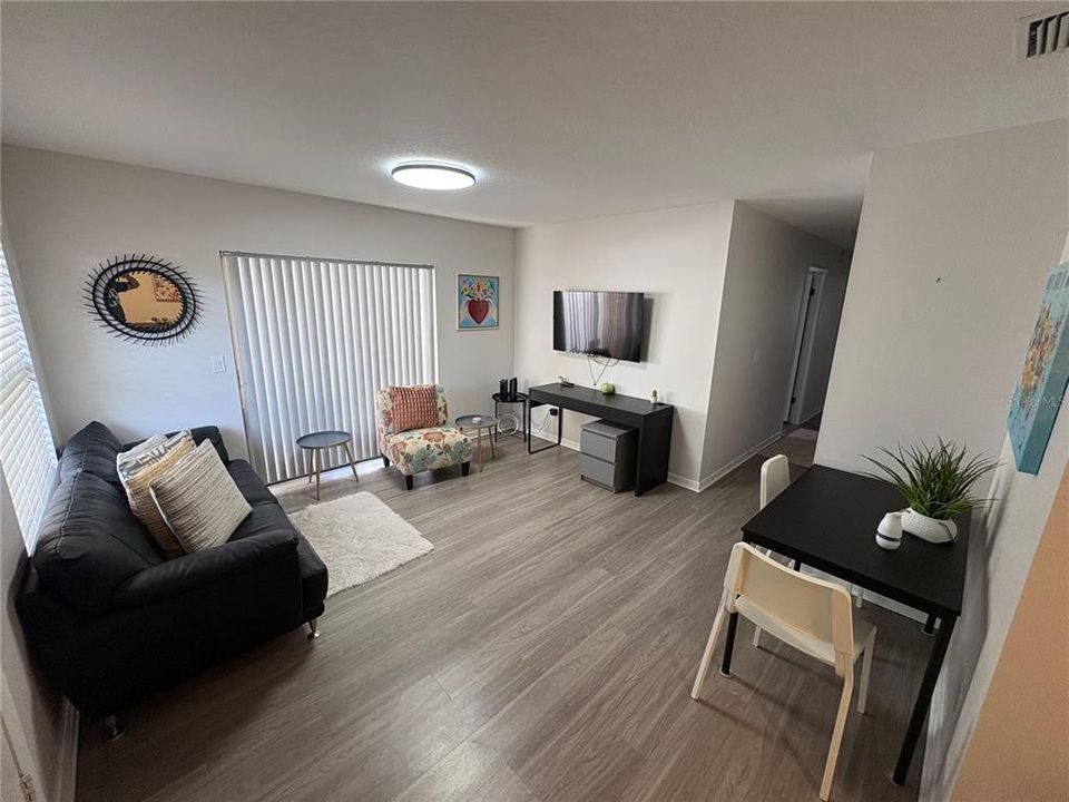 En Venta: $469,000 (4 camas, 2 baños, 1260 Pies cuadrados)