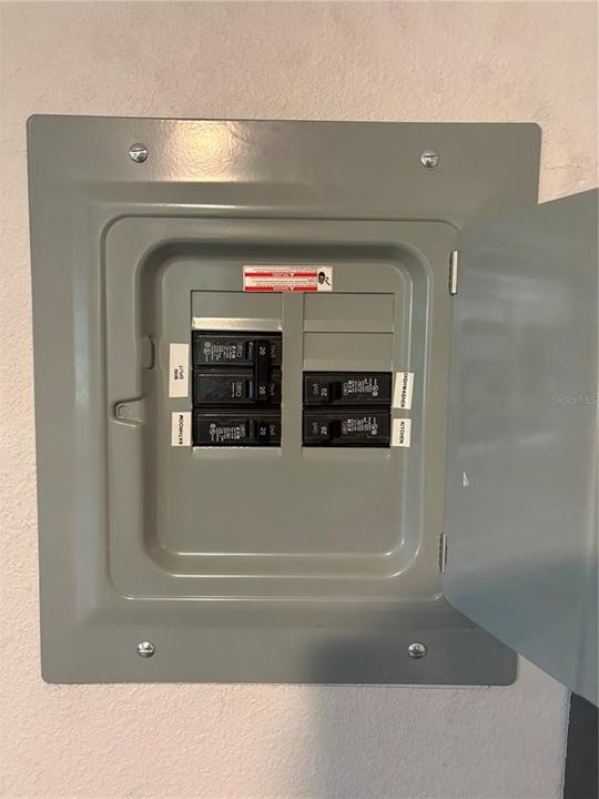 En Venta: $469,000 (4 camas, 2 baños, 1260 Pies cuadrados)